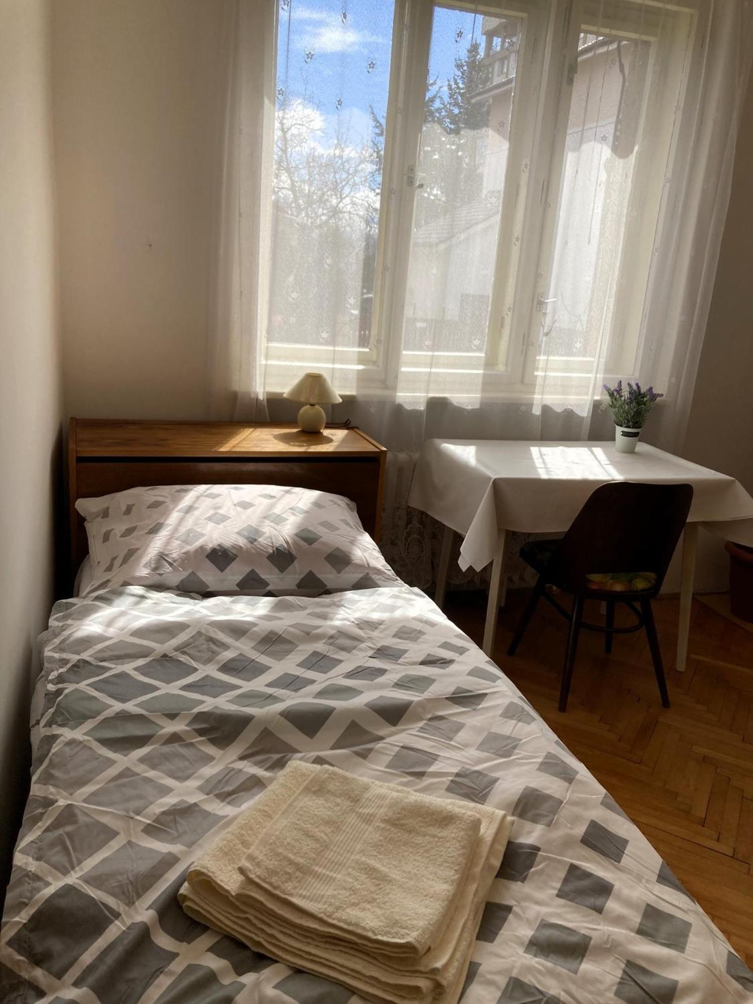 Spacious Apartment - Free Parking! براغ المظهر الخارجي الصورة