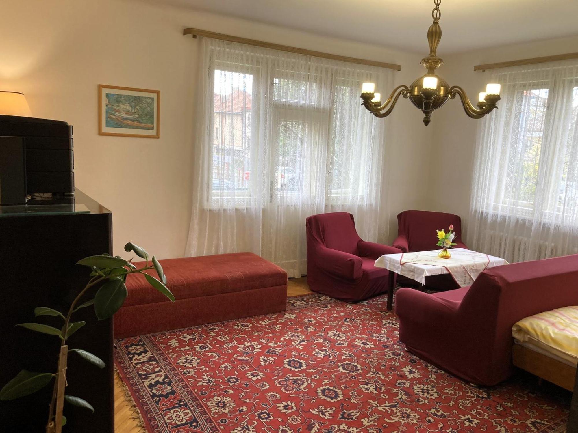 Spacious Apartment - Free Parking! براغ المظهر الخارجي الصورة