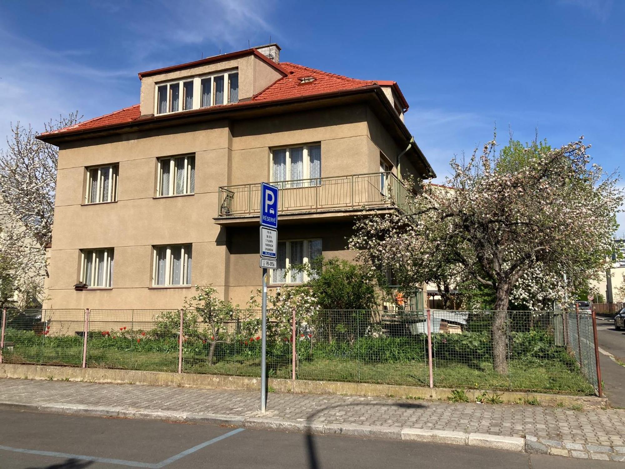 Spacious Apartment - Free Parking! براغ المظهر الخارجي الصورة